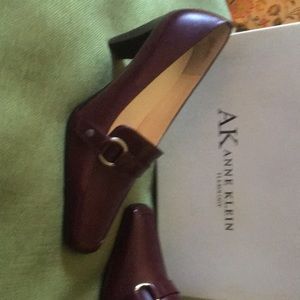 NWT, 5M, Anne Klein oxblood dress shoes. Flexology, super comfortable.